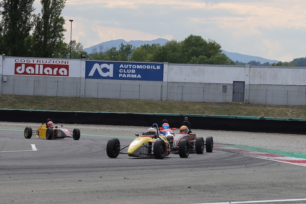 Il Varano Racing Weekend non delude spettacolo ed emozioni con i campionati di PNK Motorsport