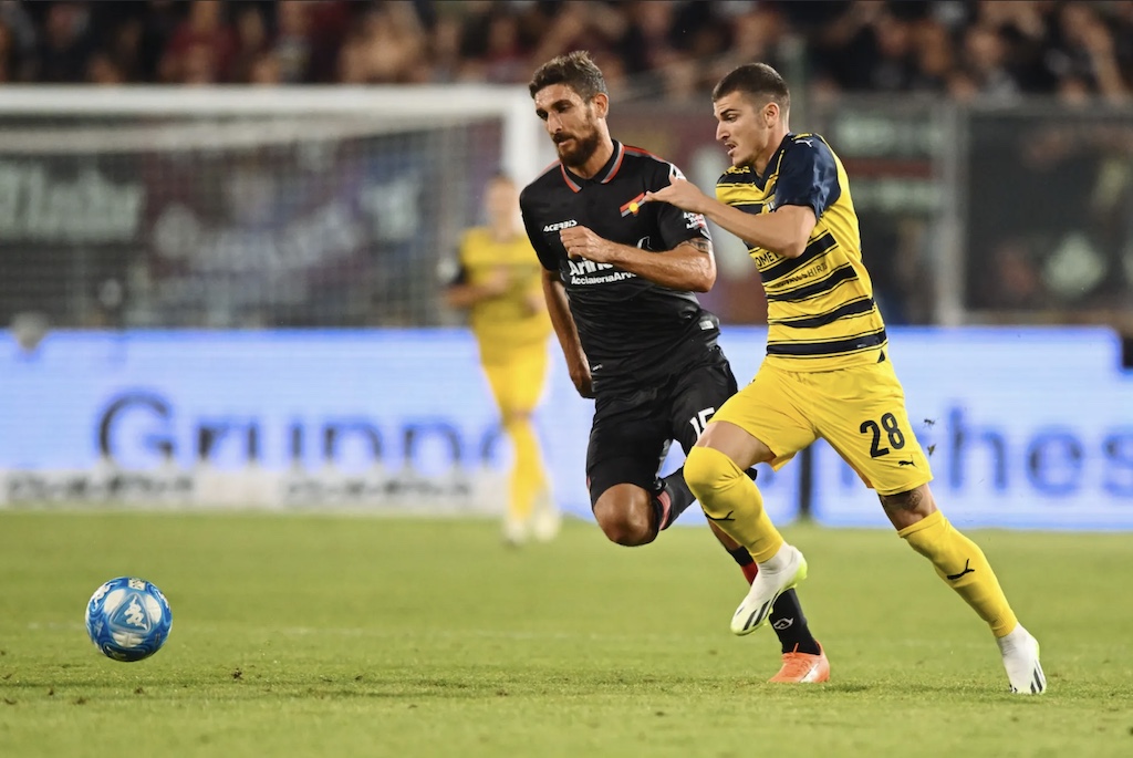 Matteo Bianchetti e Valentin Mihaila in Cremoense Parma 1 2 8a giornata Serie B 2023 2024