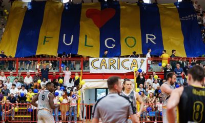 Pallacanestro Fulgor Fidenza con coreografia tifosi nella finale in gara 3 contro Bergamo Basket
