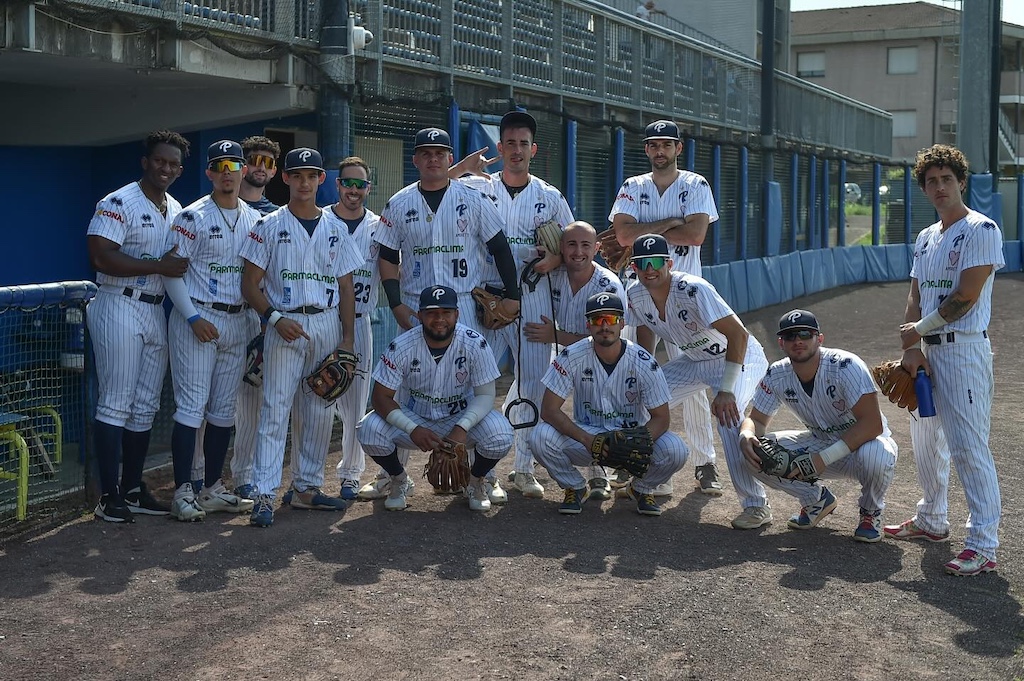 Il Parma Clima Baseball Serie A con la divisa da gara biancha