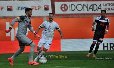 Lugano Parma 3 1 amichevole 13.07.2024 Antonio Mirko Colak pressa il portiere Amir Saipi