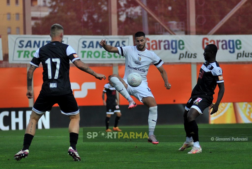 Lugano Parma 3 1 amichevole 13.07.2024 Antonio Mirko Colak stoppa il pallone