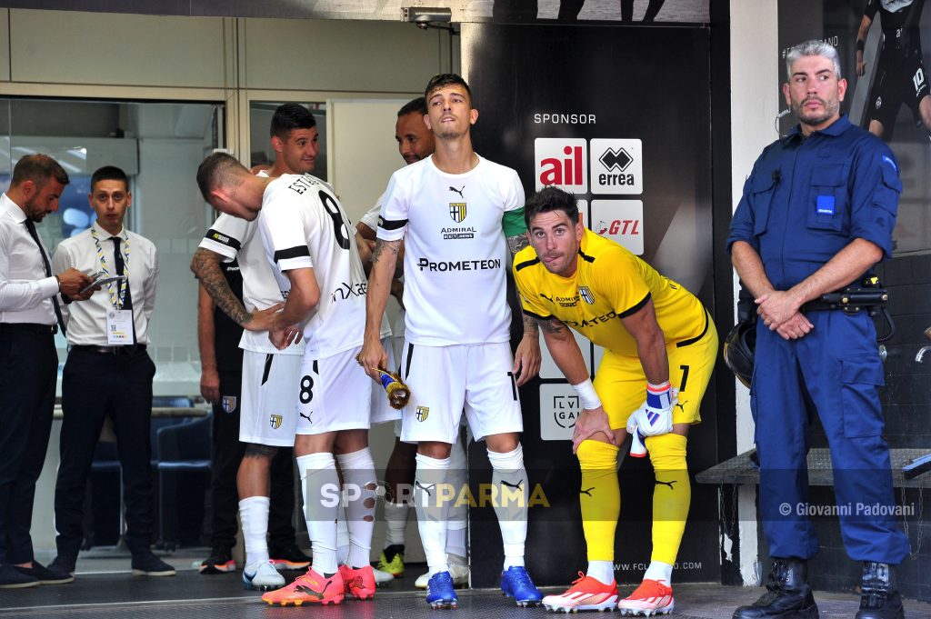 Lugano Parma 3 1 amichevole 13.07.2024 Chichizola e Delprato prima dellingresso in campo