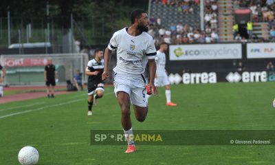 Lugano Parma 3 1 amichevole 13.07.2024 Gabriel Charpentier in progressione