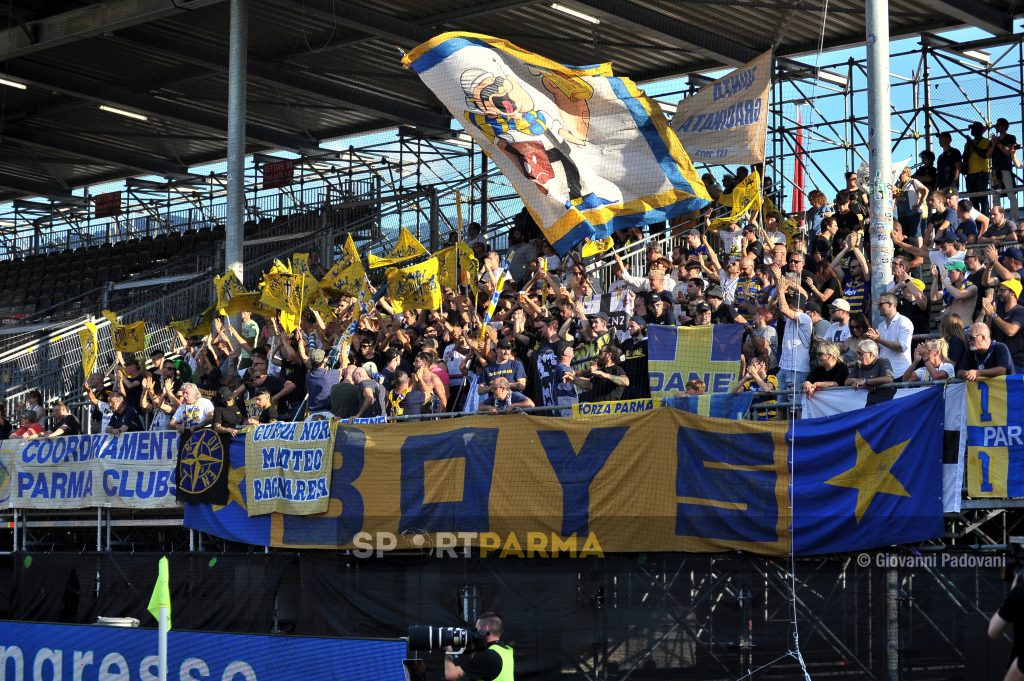 Lugano Parma 3 1 amichevole 13.07.2024 i Boys nel settore tifosi ospiti dello stadio di Cornaredo