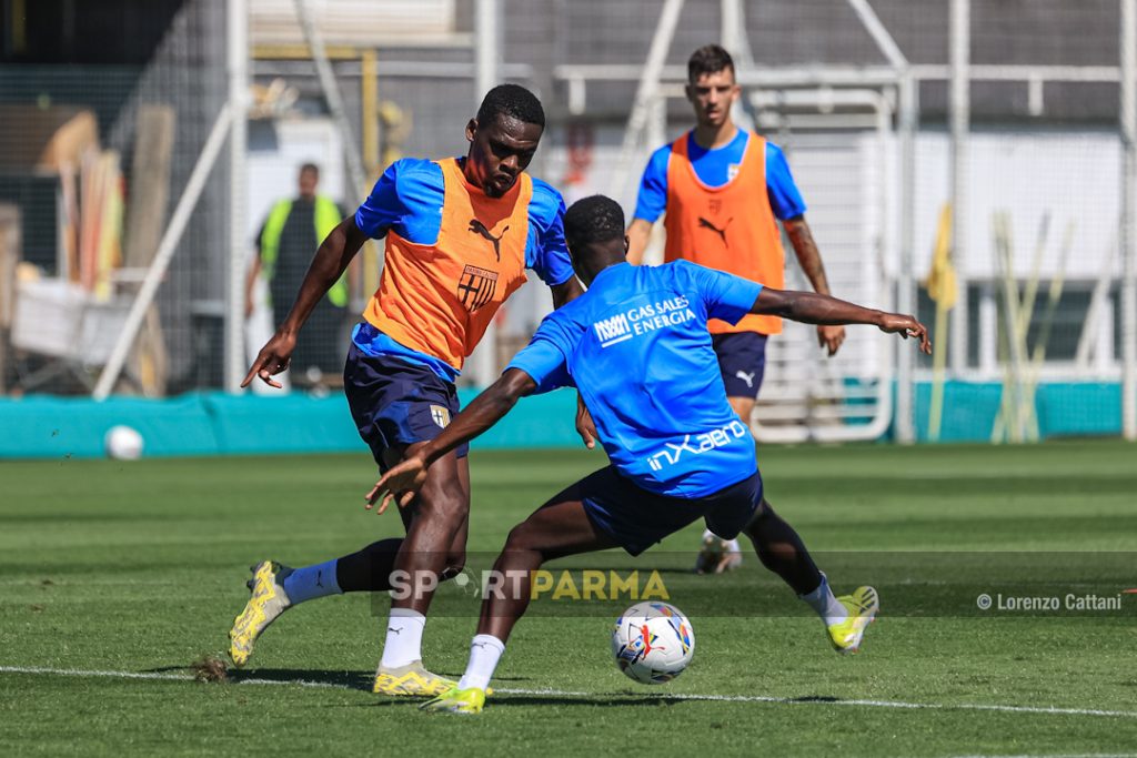 allenamento Parma Calcio a porte aperte 6 luglio 2024 Ange Ypan Bonny salta Drissa Camara