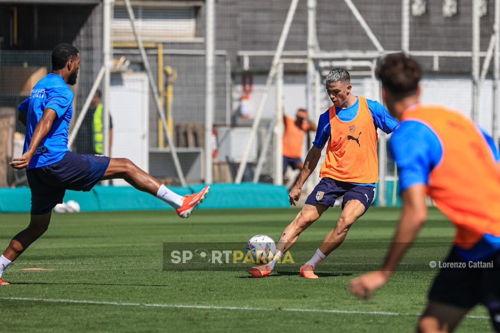 allenamento Parma Calcio a porte aperte 6 luglio 2024 Nahel Estevez passaggio