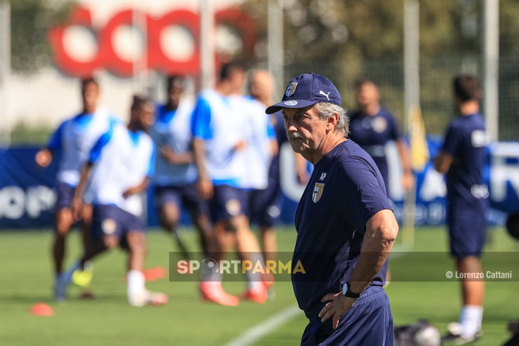 allenamento Parma Calcio a porte aperte 6 luglio 2024 il vice allenatore Antonio Porta