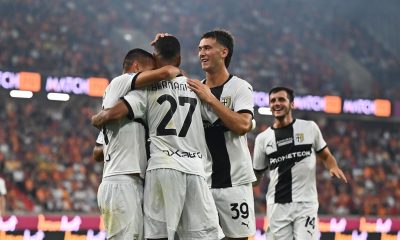 esultanza giocatori crociati dopo il gol di Hernani in Galatasaray Parma