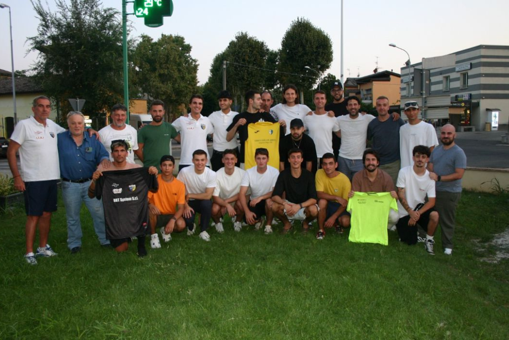 foto presentazione squadra Team Santa Maria Lesignano