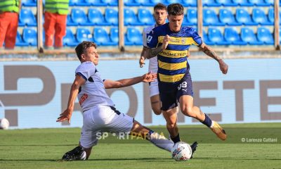 Dennis Man salta Berat Djimsiti nellamichevole Parma Atalanta 04.08.2024