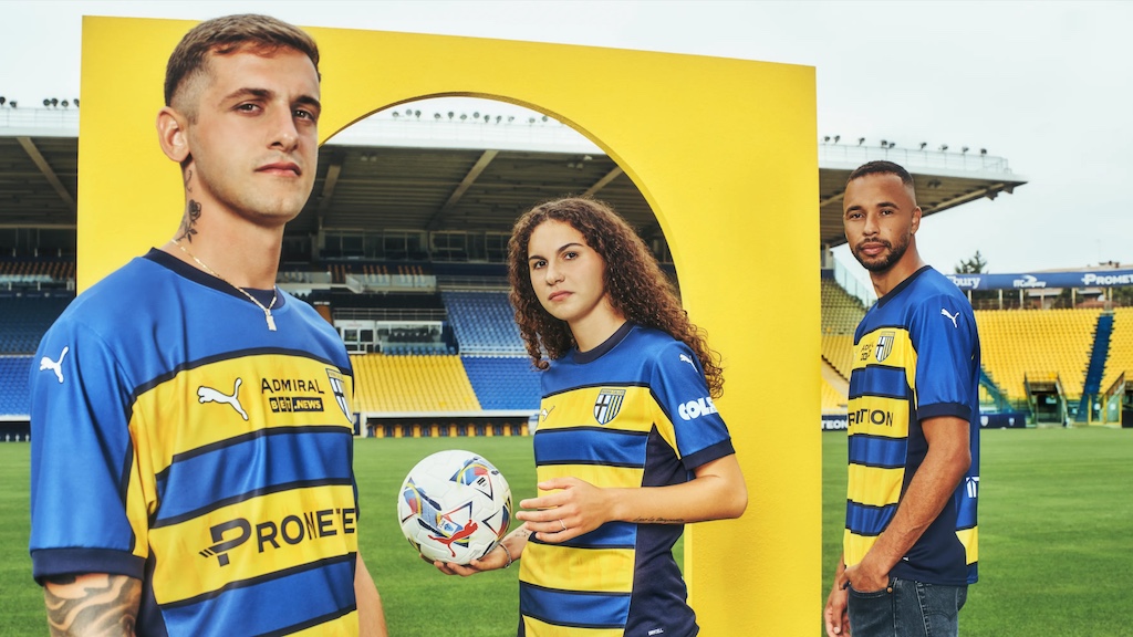 Emanuele Valeri Gaia Distefano e Azevedo Hernani indossano la maglia gialloblu del Parma per la stagione 2024 2025