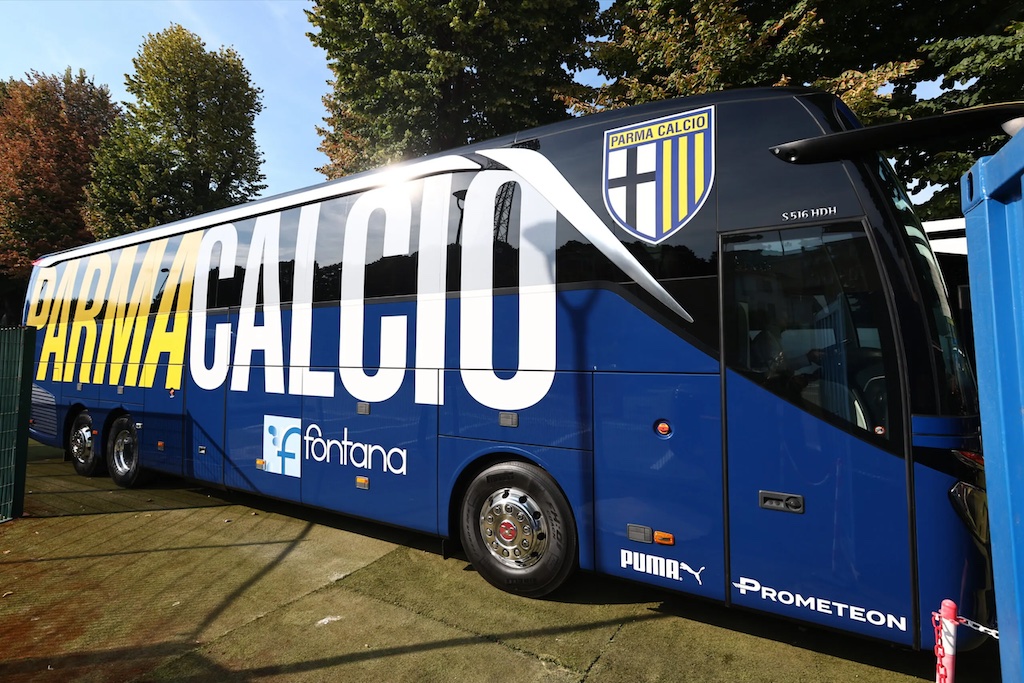 Il nuovo pullman targato Parma Calcio dellAgenzia Viaggi Fontana