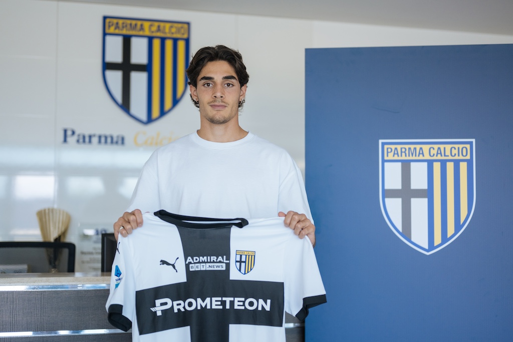 Matteo Cancellieri con la maglia crociata del Parma