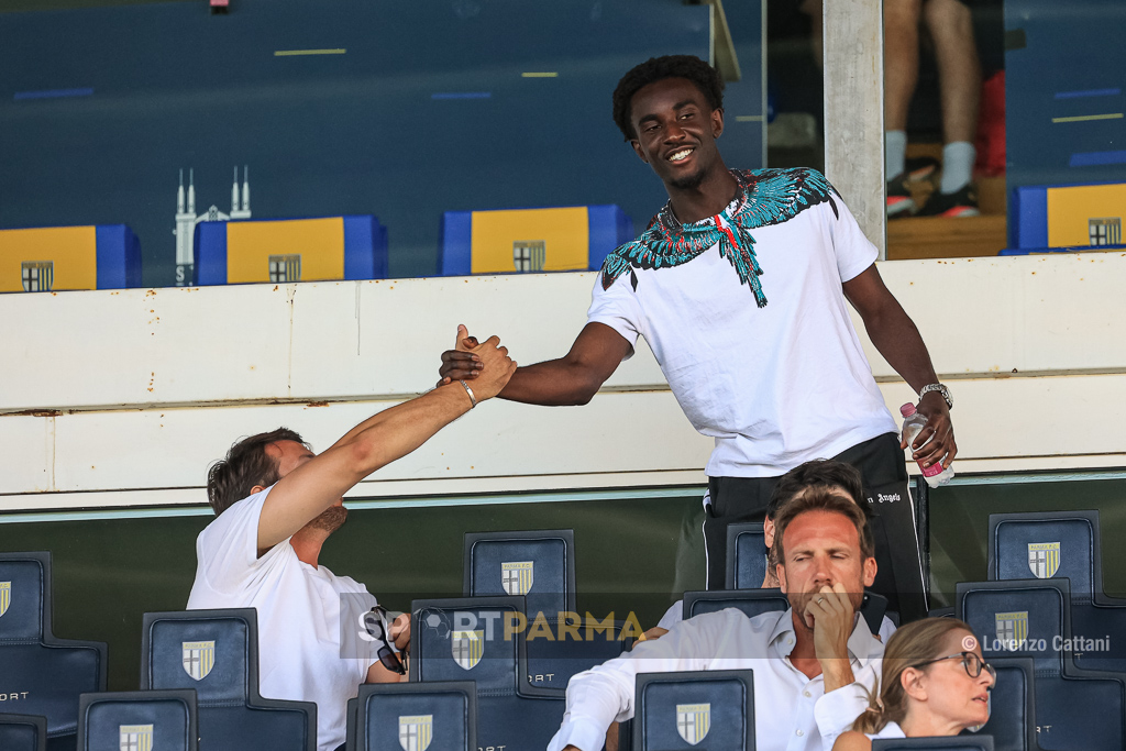 Parma Atalanta 4 1 amichevole 04.08.2024 il difensore Peter Amoran in tribuna