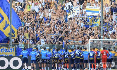 Parma Atalanta 4 1 amichevole 04.08.2024 la squadra sotto la Curva Nord con i tifosi a fine partita