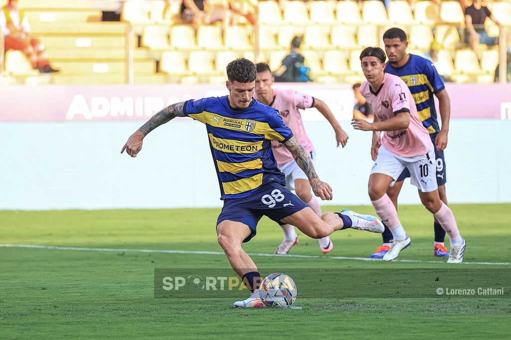 Parma Palermo trentaduesimi di Coppa Italia 2024 2025 il rigore calciato da Dennis Man