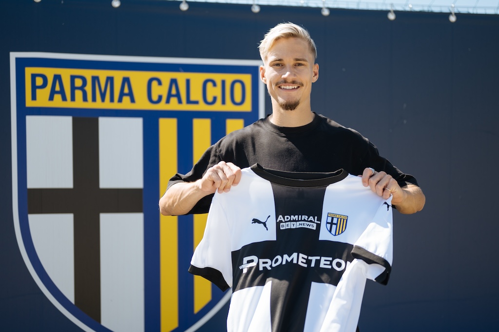 Pontus Almqvist con la maglia del Parma Calcio