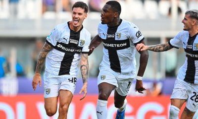 lesultanza di Dennis Man e Ange Yoan Bonni realizzatore e assistman dopo il gol in Parma Fiorentina 1 1 1a giornata Serie A 2024 2025