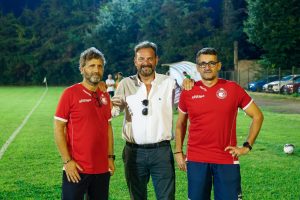 Mauro Spagnoli vice presidente FornovoSport Marco Faga presidente FornovoSport e Stefano Dattaro allenatore FornovoSport Terza Categoria PR 2024 2025