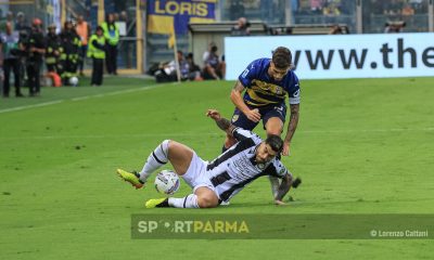 Parma Udinese 4a giornata Serie A 2024 2025 contrasto tra Enrico Delprato e Martin Payero