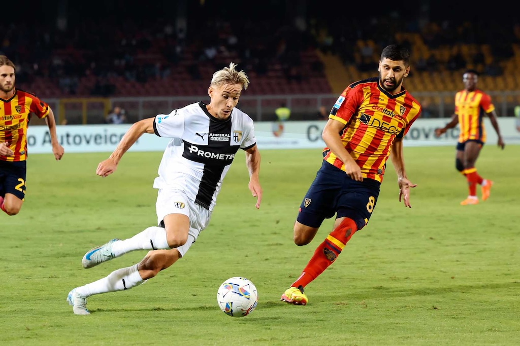 Pontus Almqvist e Hamza Rafia in Lecce Parma 2 2 5a giornata Serie A 2024 2025