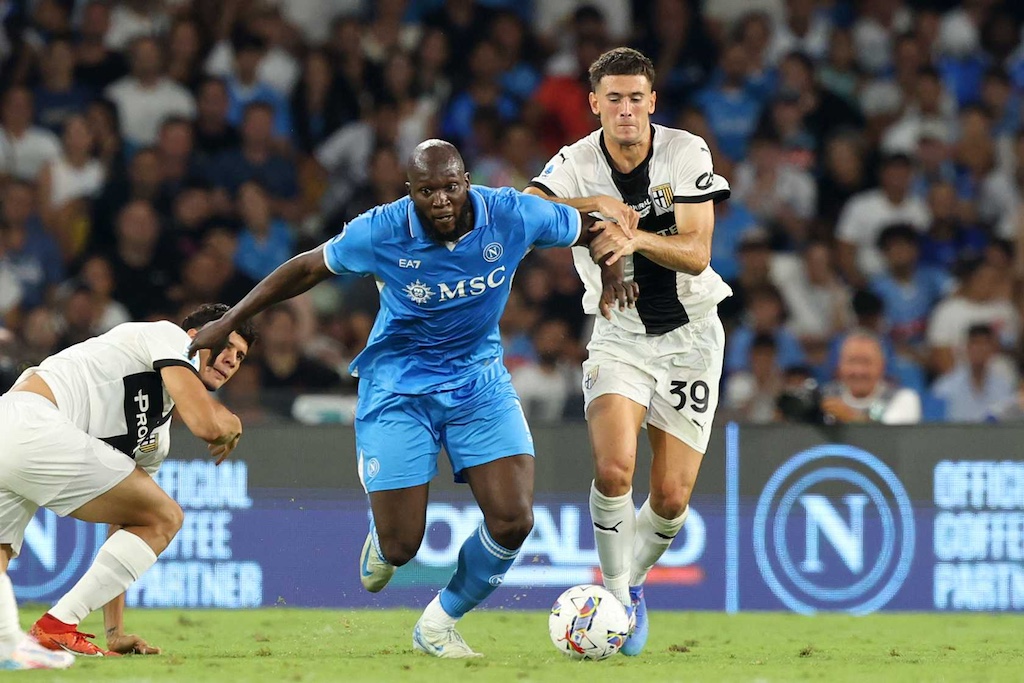 Parma-Napoli: convocati e probabili formazioni 1 Romelu Lukaku marcato da Alessandro Circati in Napoli Parma 2 1 3a giornata Serie A 2024 2025