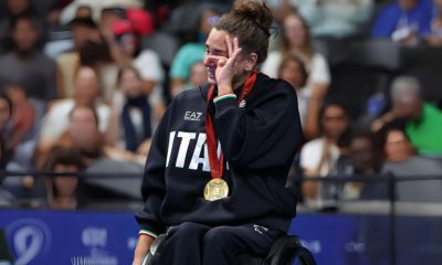 la campionessa Giulia Ghiretti con loro al petto dopo le paralimpidi di Parigi 2024