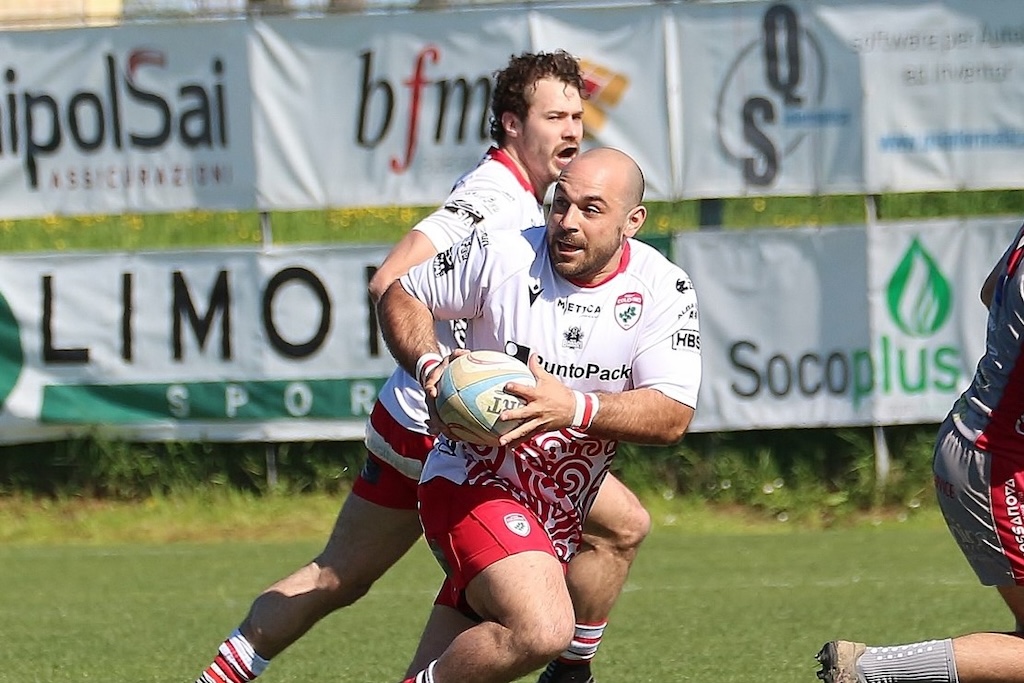 Capitan Terzi PuntoPack Barbari del Po Rugby Colorno porta palla