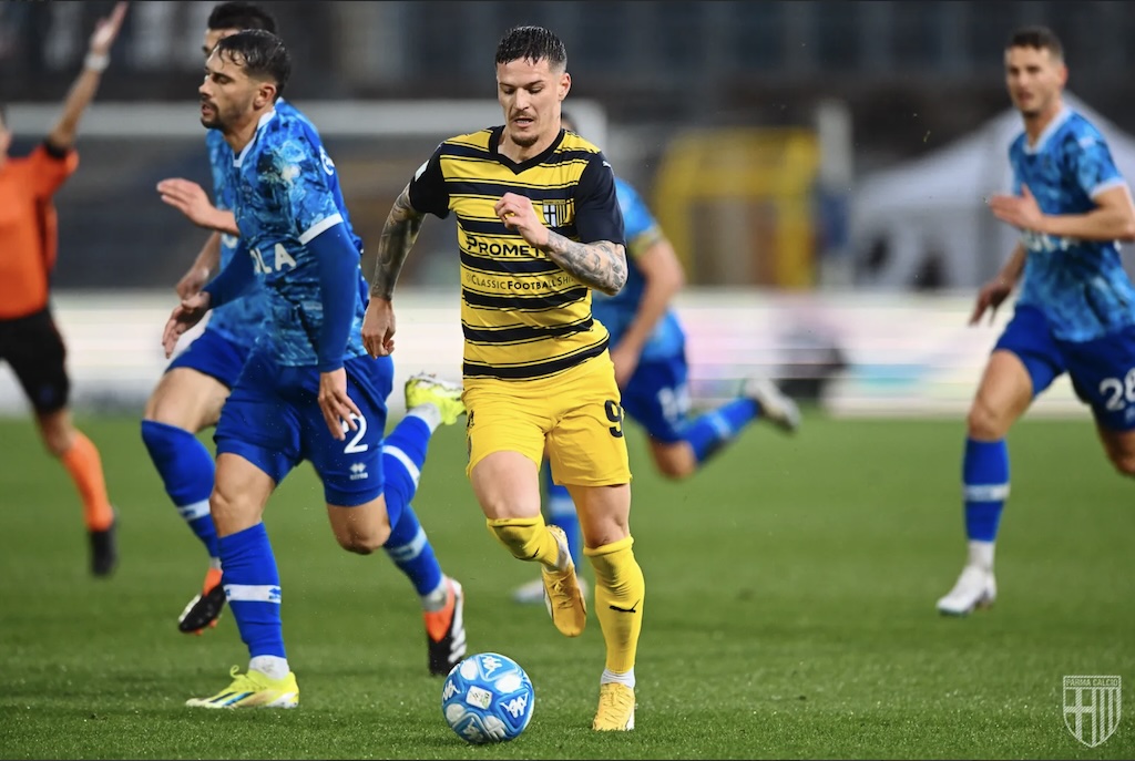 Edoardo Goldaniga e Dennis Man in Como Parma 1 1 26a giornata Serie B 2023 2024