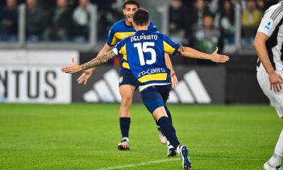 Enrico Delprato esulta verso Botond Balogh in Juventus Parma 2 2 10a giornata Serie A 2024 2025