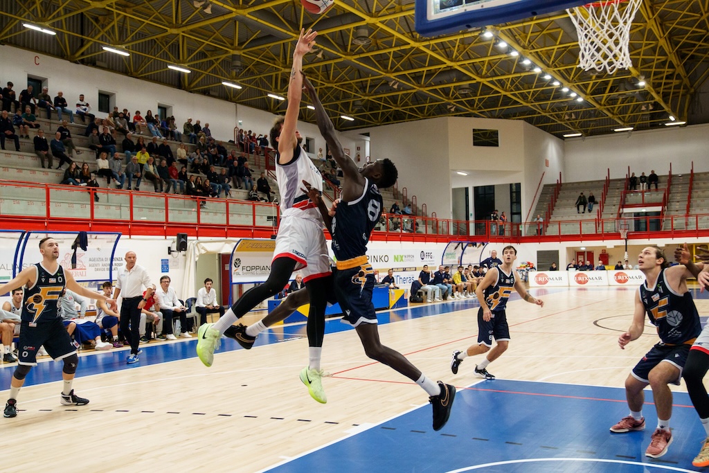 Foppiani ulgormFidenza Luxarm Lumezzane 58 66 2a giornata Serie B nazionale basket