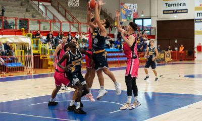 Fulgor Fidenza sotto canestro contro Crema 95 76 3a giornata campionato Serie B Nazionale basket 2024 2025