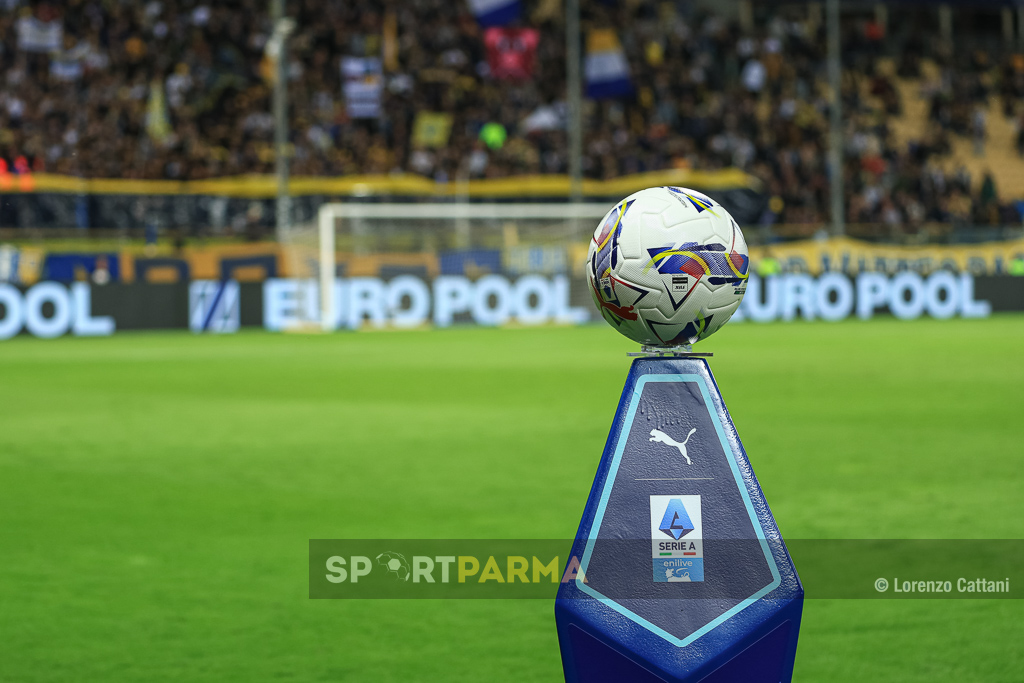 Morte di papa Francesco: la Serie A si ferma, rinviata Parma-Juve 1 Parma Cagliari 2 3 6a giornata Serie A 2024 2025 il pallone della Serie A