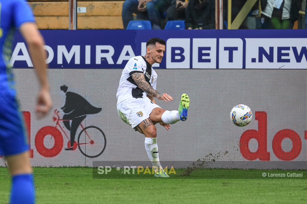 Parma Empoli 1 1 9a giornata Serie A 2024 2025 cross di Emanuele Valeri