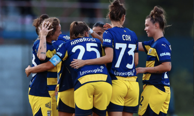 Serie B femminile 2024 2025 Pavia Academy Parma 0 6 Esultanza giocatrici gialloblu