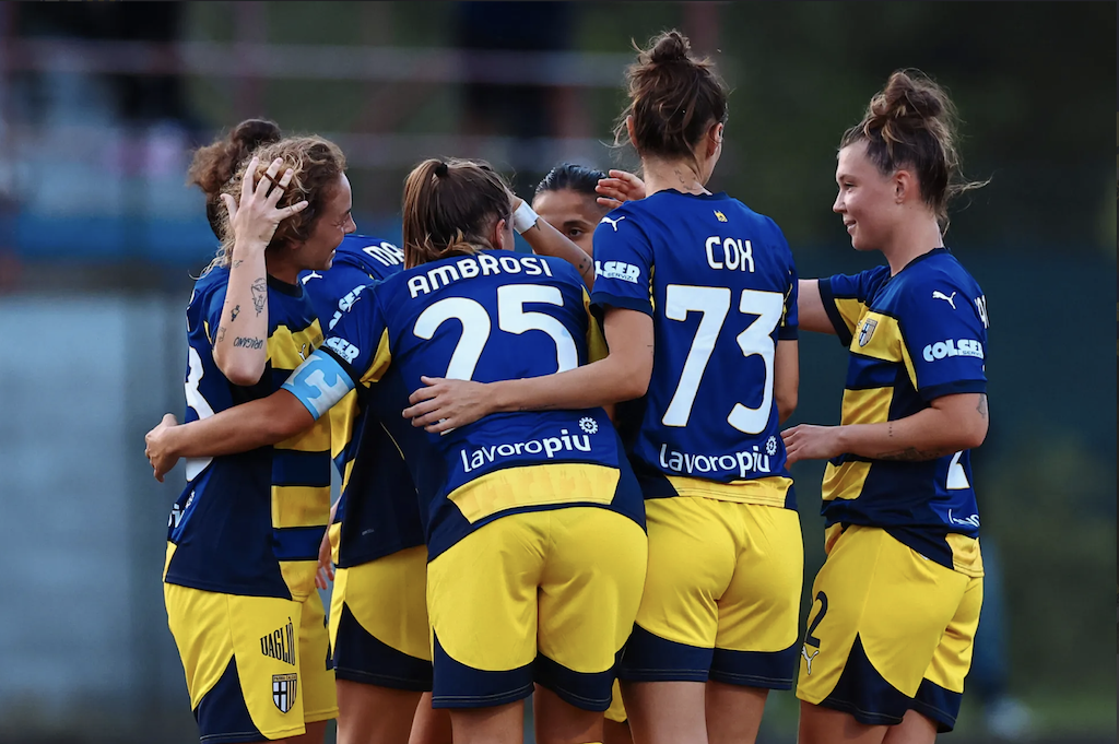 Serie B femminile 2024 2025 Pavia Academy Parma 0 6 Esultanza giocatrici gialloblu