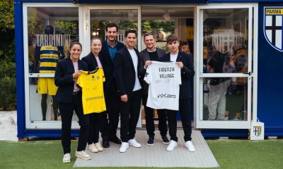 Veronica Benedetti Sofia Meneghini Edoardo Vittucci Leandro Chichizola Luca Martines e Adrian Bernabe al temporary store del Parma Calcio al Fidenza Village