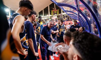 coach Bizozzi nel time break in Andrea Costa Imola Foppiani Fulgor Fidenza 1a giornata Serie B nazionale basket