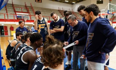 coach Bizzozi nel timeout con la squadra in Foppiani Fulgor Fidenza Rucker San Vendemiano 91 87