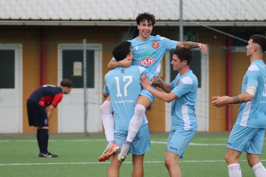 Alessandro Alfieri festeggiato dopo il gol in Fidentina Sporting Scandiano 3 0 9a giornata Eccellenza 2024 2025