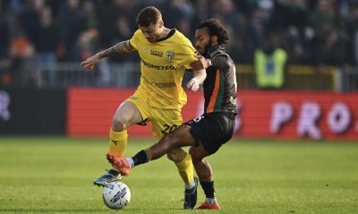 Antoine Hainaut e Gianluca Busio in Venezia Parma 1 2 12a giornata Serie A 2024 2025