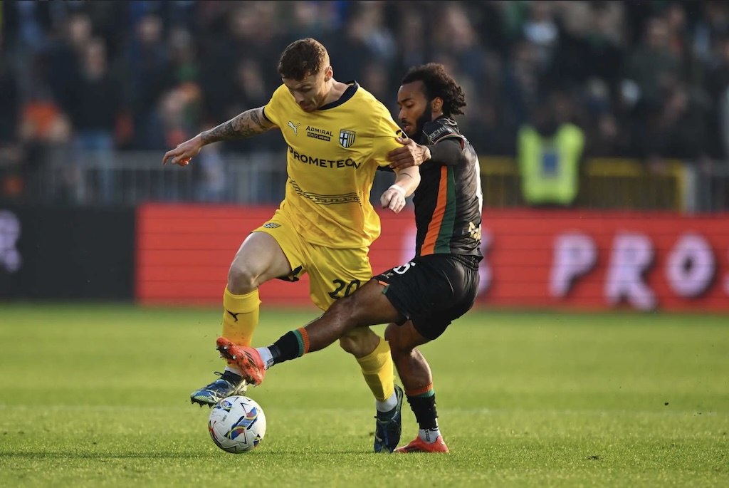 Antoine Hainaut e Gianluca Busio in Venezia Parma 1 2 12a giornata Serie A 2024 2025