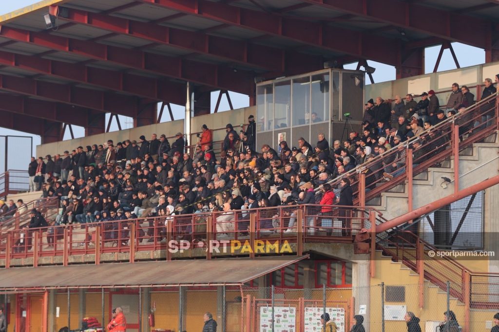 Fidentina Salsomaggiore 1 1 13a giornata Eccellenza gir. A 2024 2025 gli spalti gremiti dello stadio Ballotta