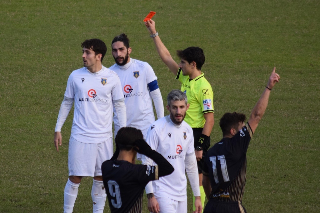 Gianluca Compiani espulso in Salsomaggiore Terre di Castelli 1 3 14a giornata Eccellenza 2024 2025