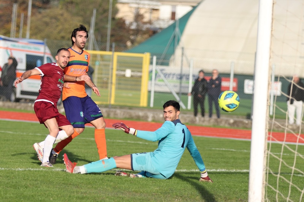 Giuseppe Pasaro a segno in Fidentina Real Formigine 2 1 11a giornata Eccellenza 2024 2025