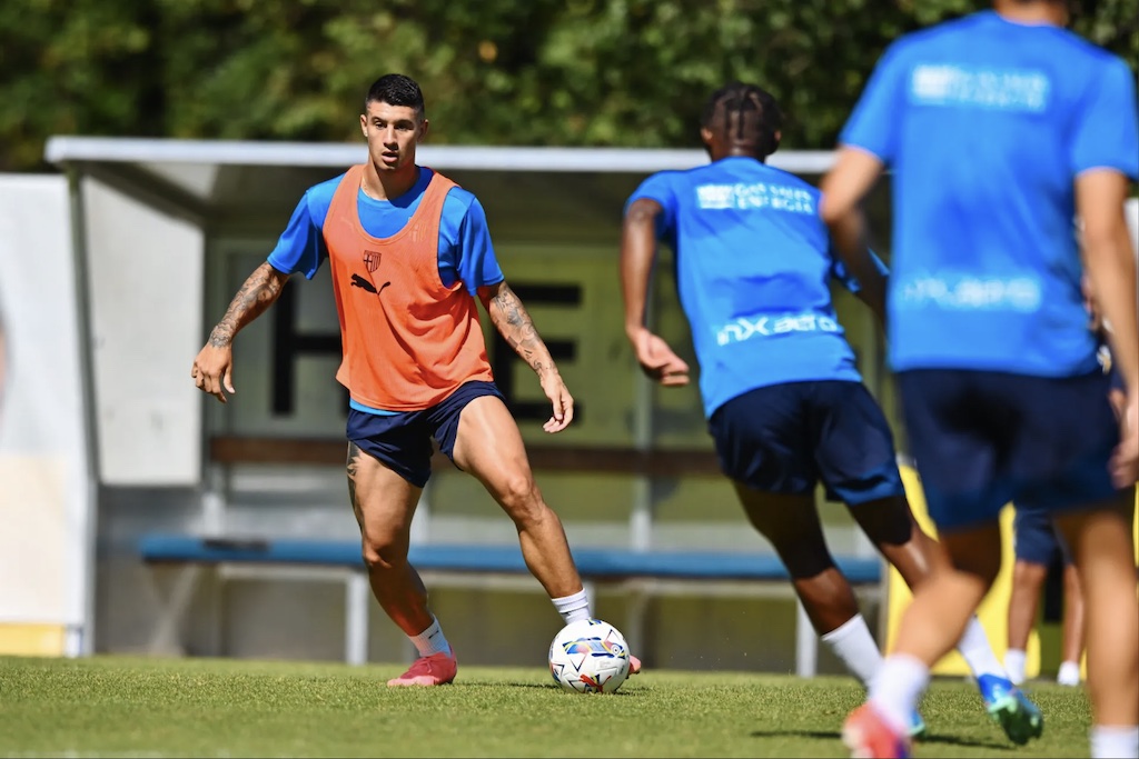 Lautaro Valenti difensore Parma Calcio in allenamento in ritiro a Bad Haring il 30 luglio 2024