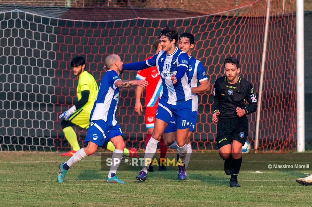 Marzolara Fognano 2 4 11a giornata Prima Categoria gir. B 2024 2025 Simone Comani va ad abbracciare Francesco Pioli dopo il gol del vantaggio