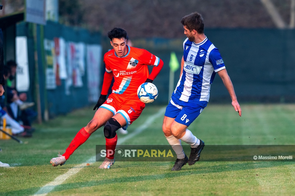 Marzolara Fognano 2 4 11a giornata Prima Categoria gir. B 2024 2025 duello tra numeri 8 Mathias Vighi e Alberto Vascelli