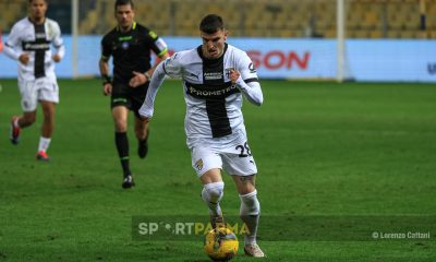 Parma Atalanta 1 3 13a giornata Serie A 2024 2025 Valentin Mihaila palla al piede